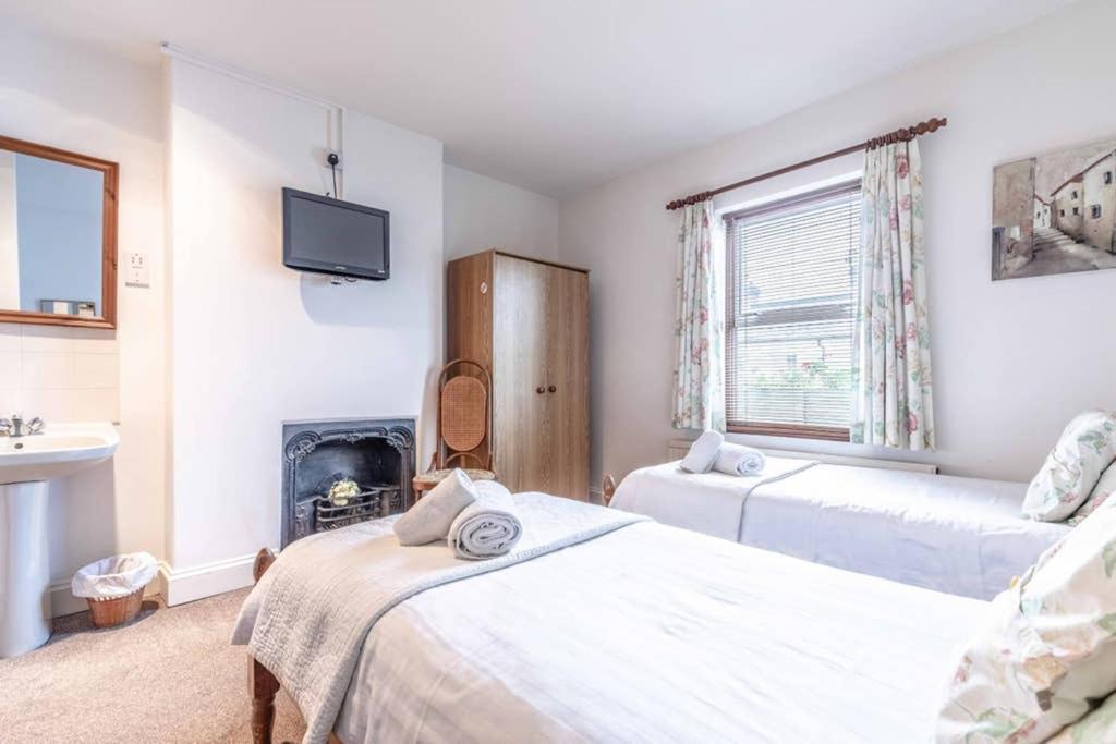 4 Bed 3 Baths In Central Windsor! Walk 2 All The Sights! Legoland 5 Min Drive Εξωτερικό φωτογραφία
